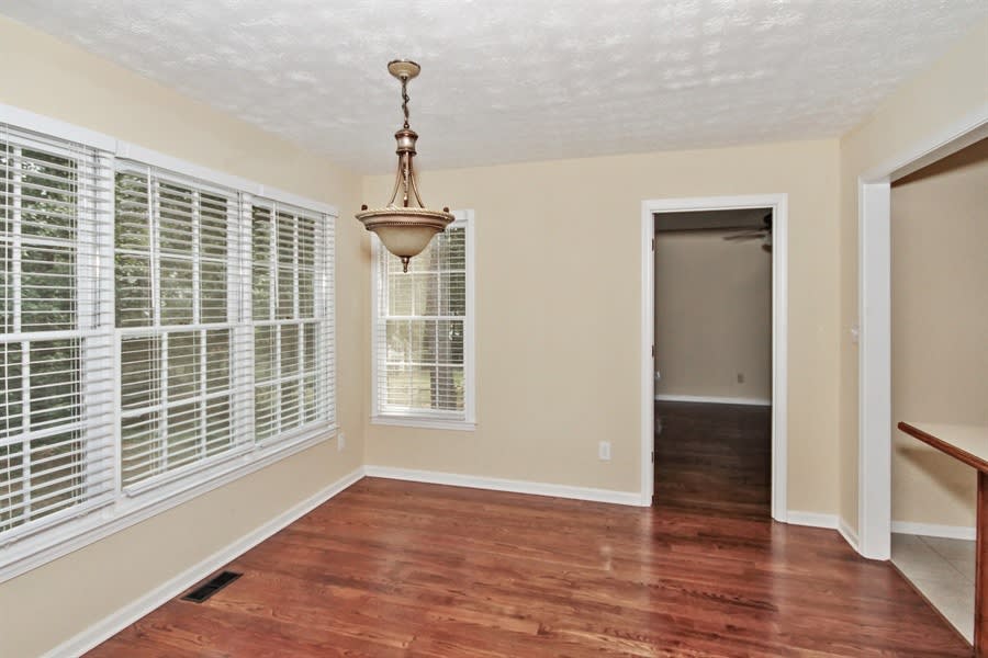 558 Springlake Rd photo 4
