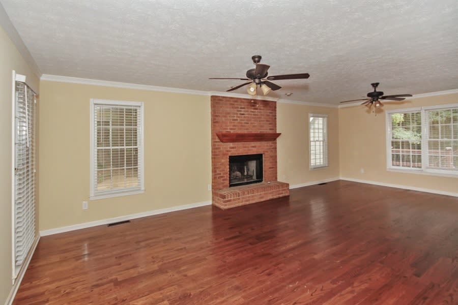 558 Springlake Rd photo 2