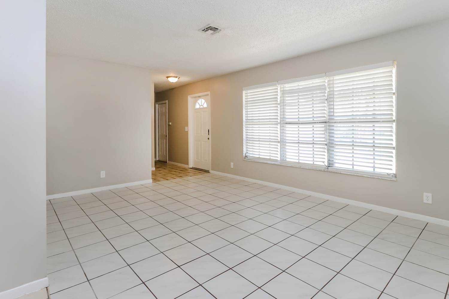 1132 Essex Dr photo 5