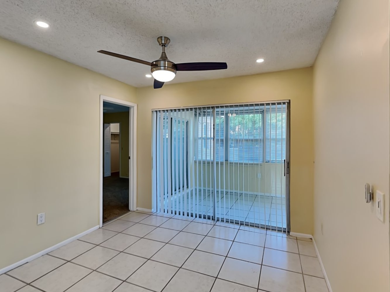 11370 NW 37th Pl photo 4