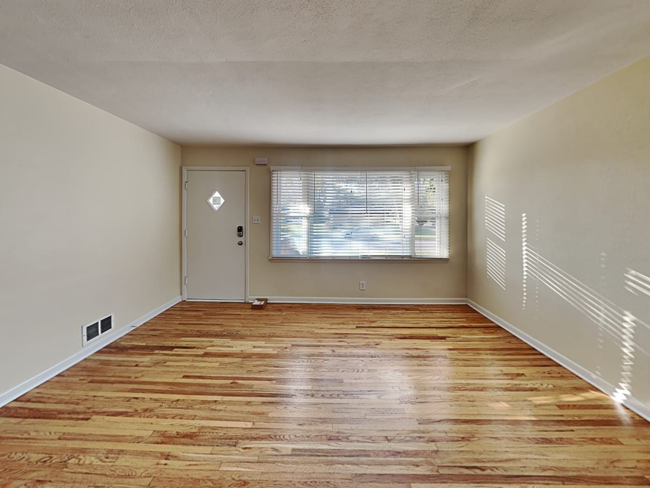 1159 W Marion St photo 4