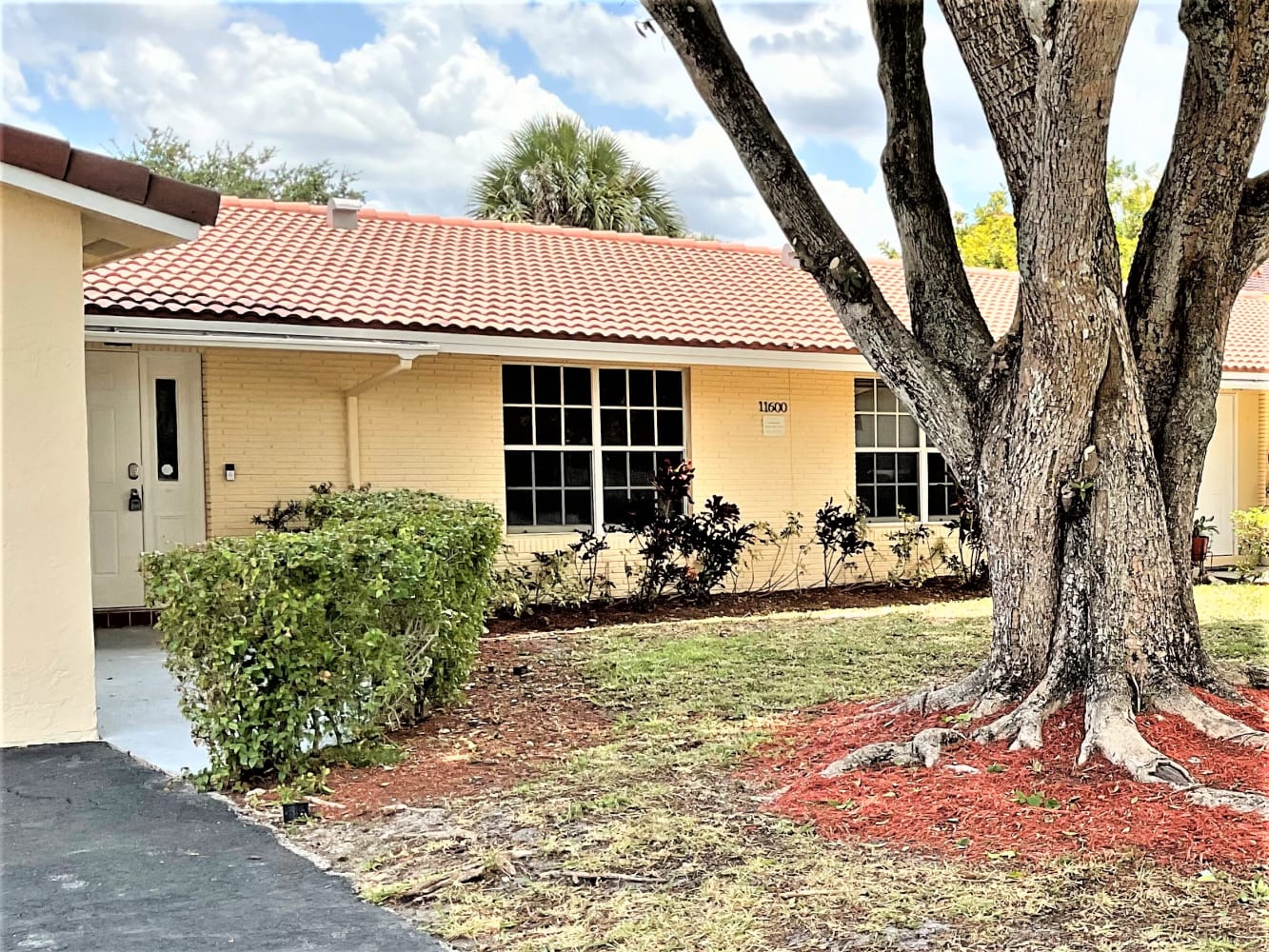 11600 NW 27th Ct photo 2