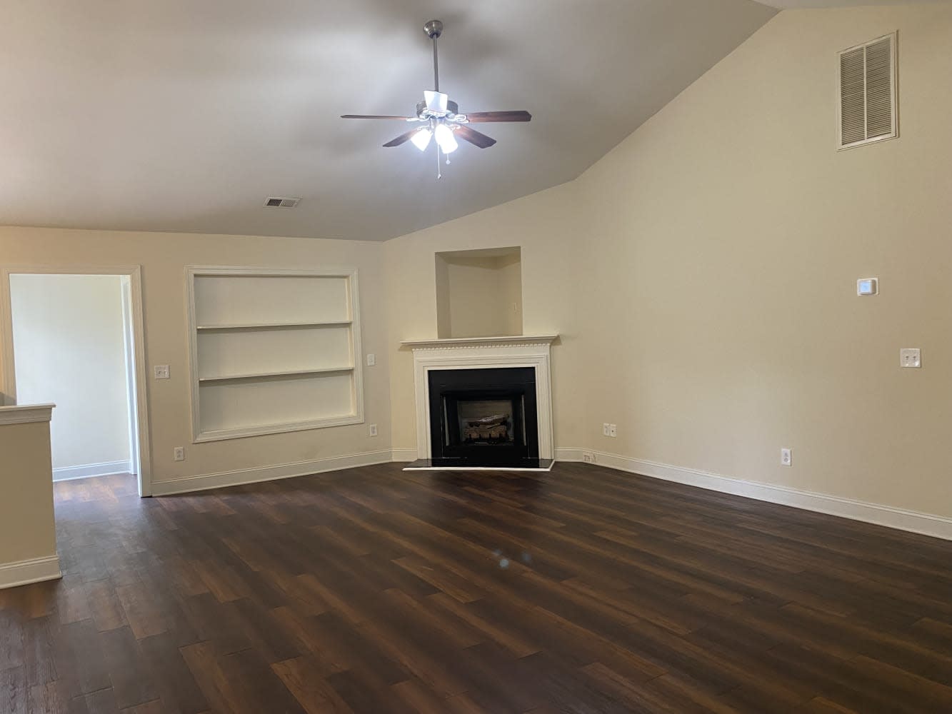 2420 Laura Dr photo 3