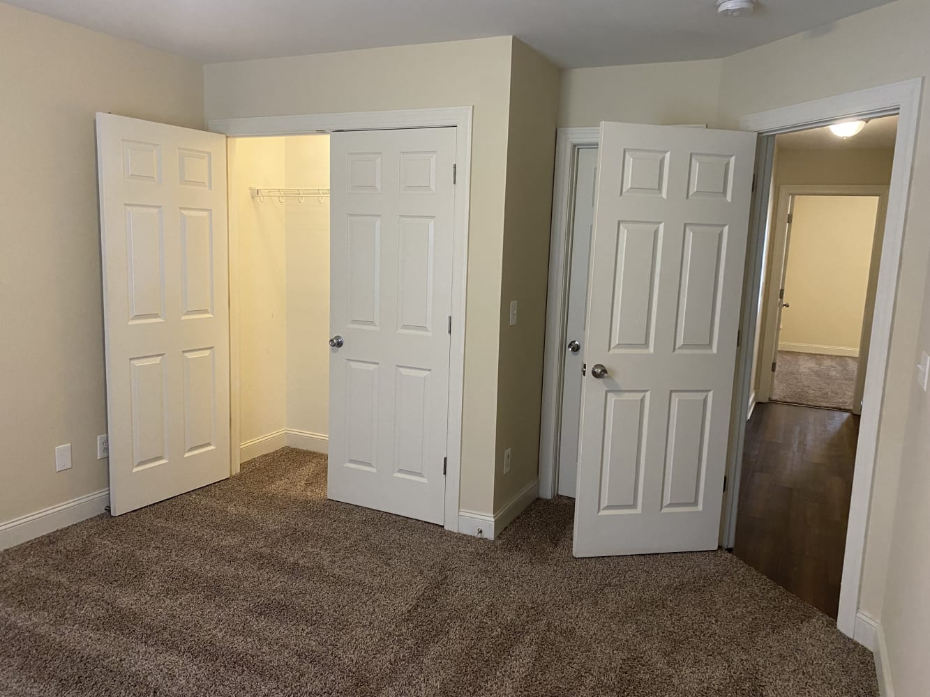 2420 Laura Dr photo 5