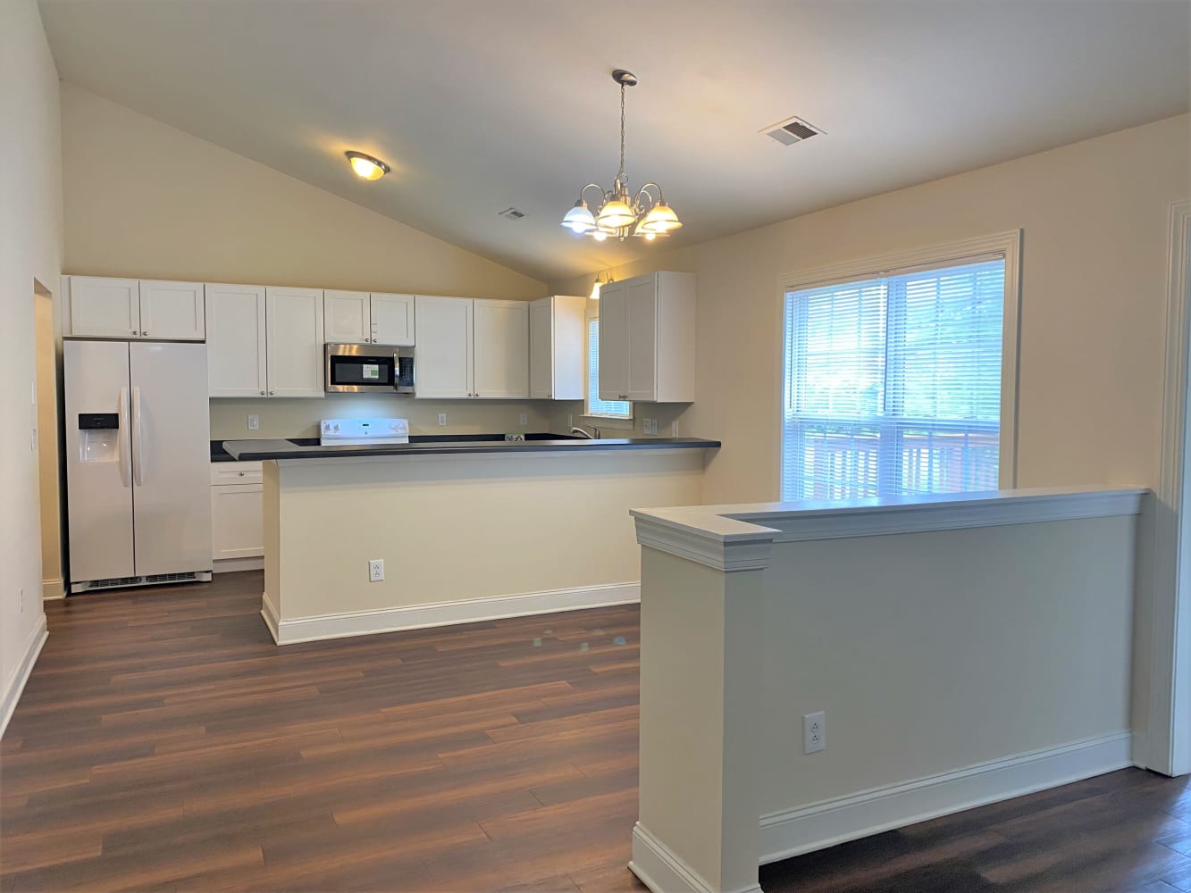 2420 Laura Dr photo 4