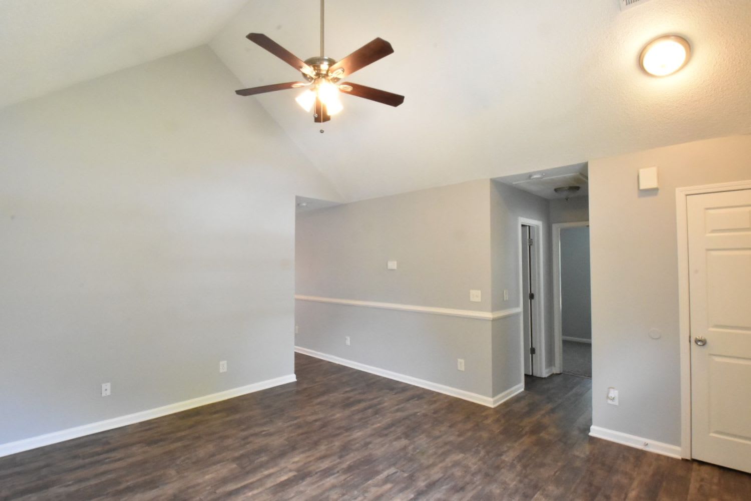 915 Jordans Pond Ln photo 2