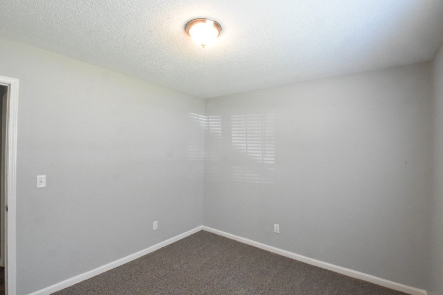 915 Jordans Pond Ln photo 5