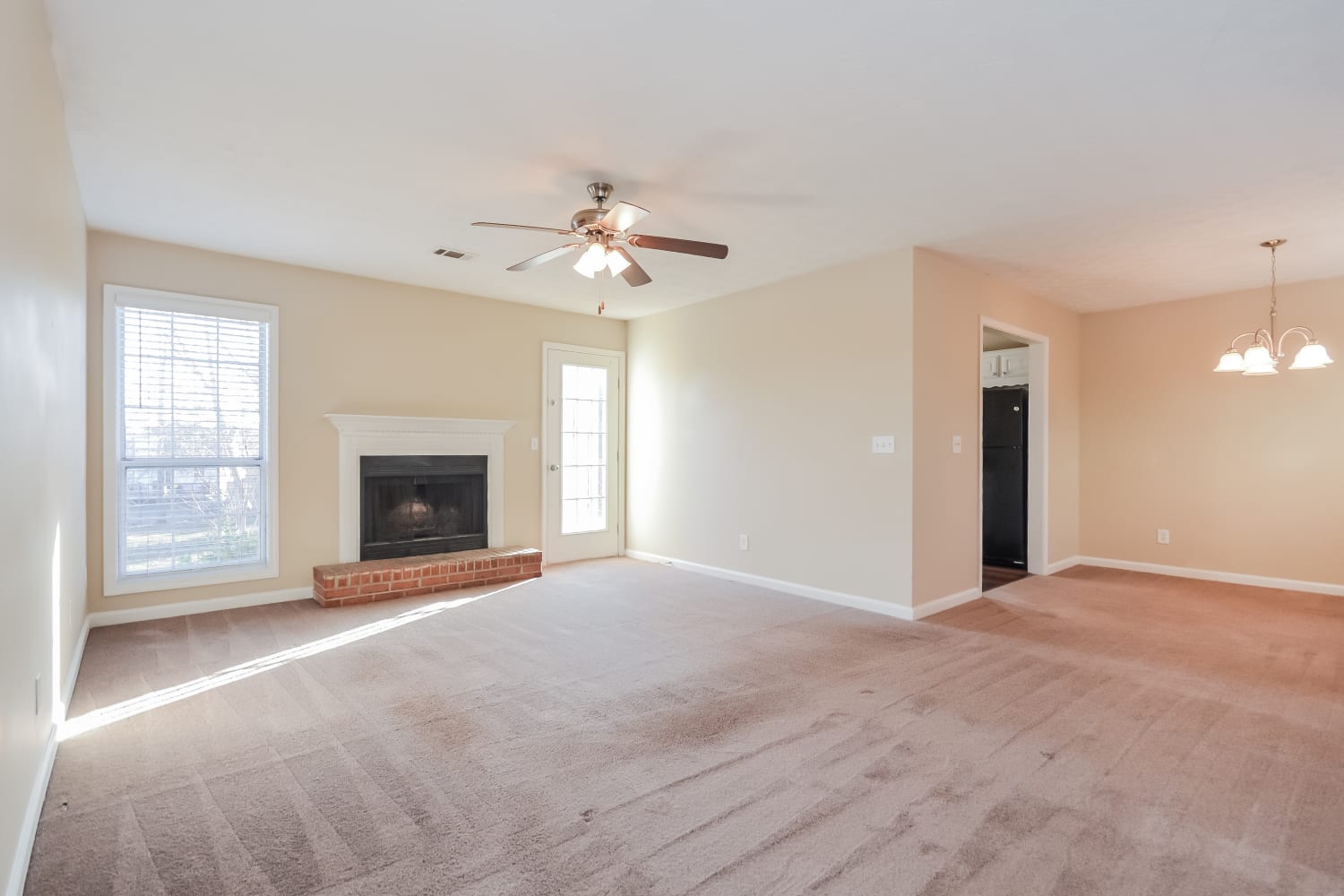 1220 Cabots Ln photo 2