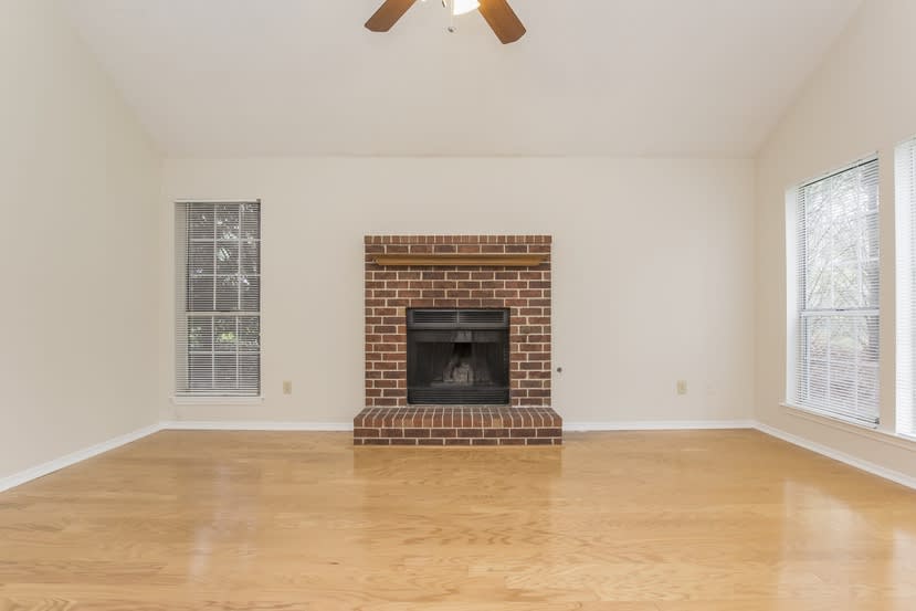 1257 Moorfield Trce NW photo 4
