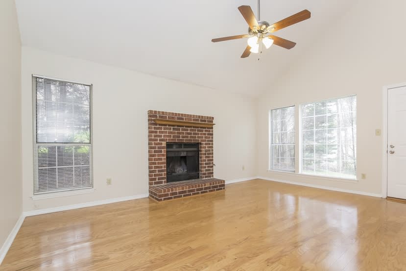1257 Moorfield Trce NW photo 3