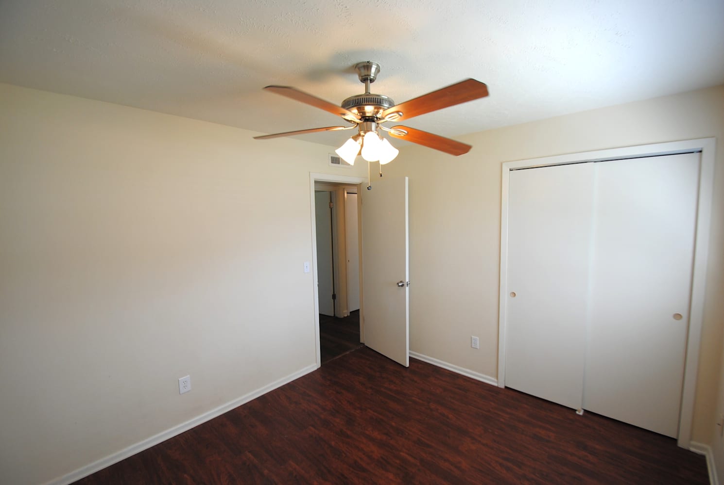 125 Exeter Ave photo 4