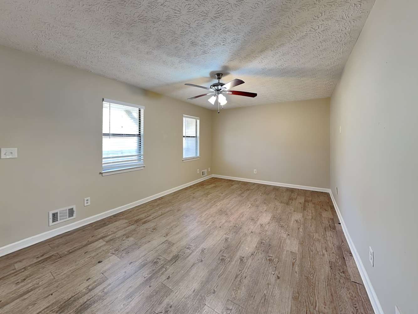 125 Trace Dr photo 3