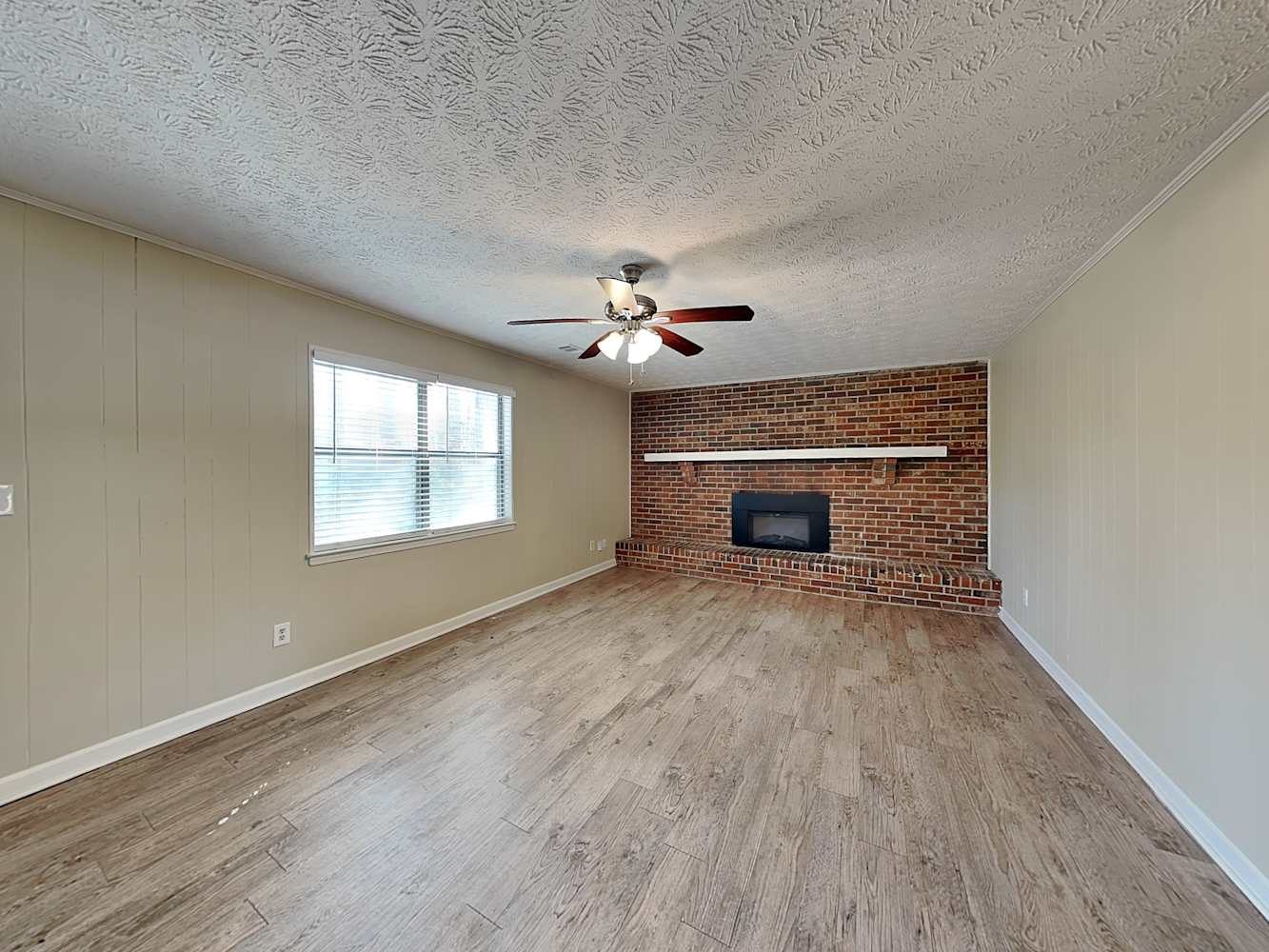 125 Trace Dr photo 4