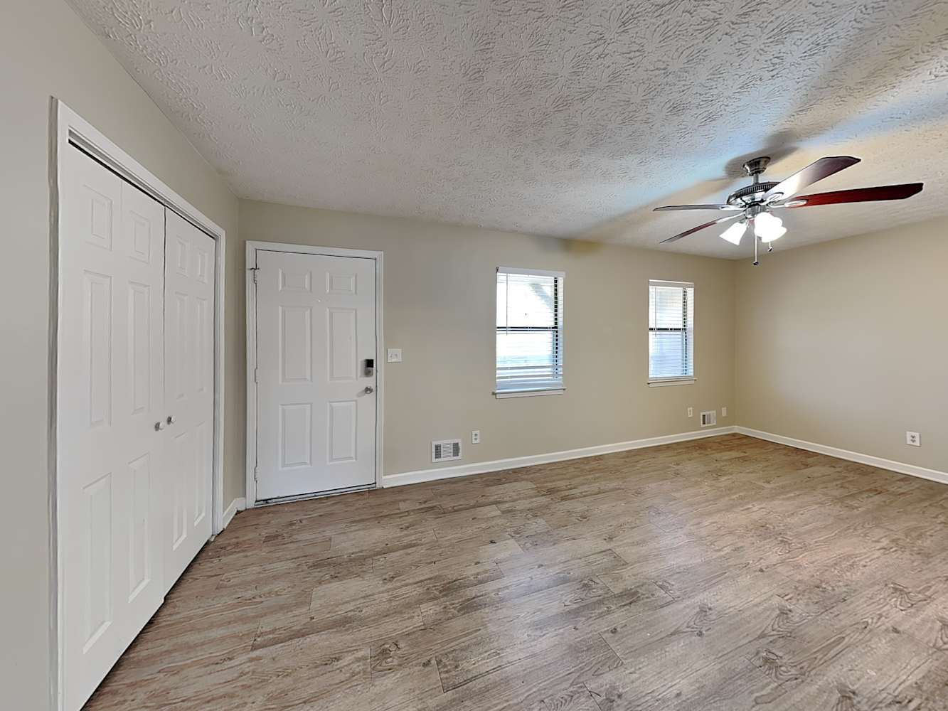 125 Trace Dr photo 2