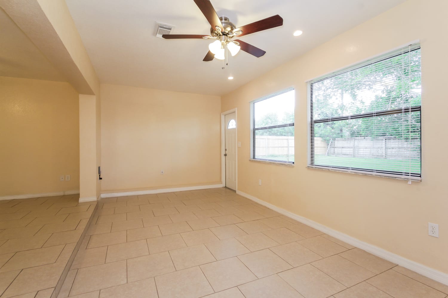 126 SW 48th Ter photo 2