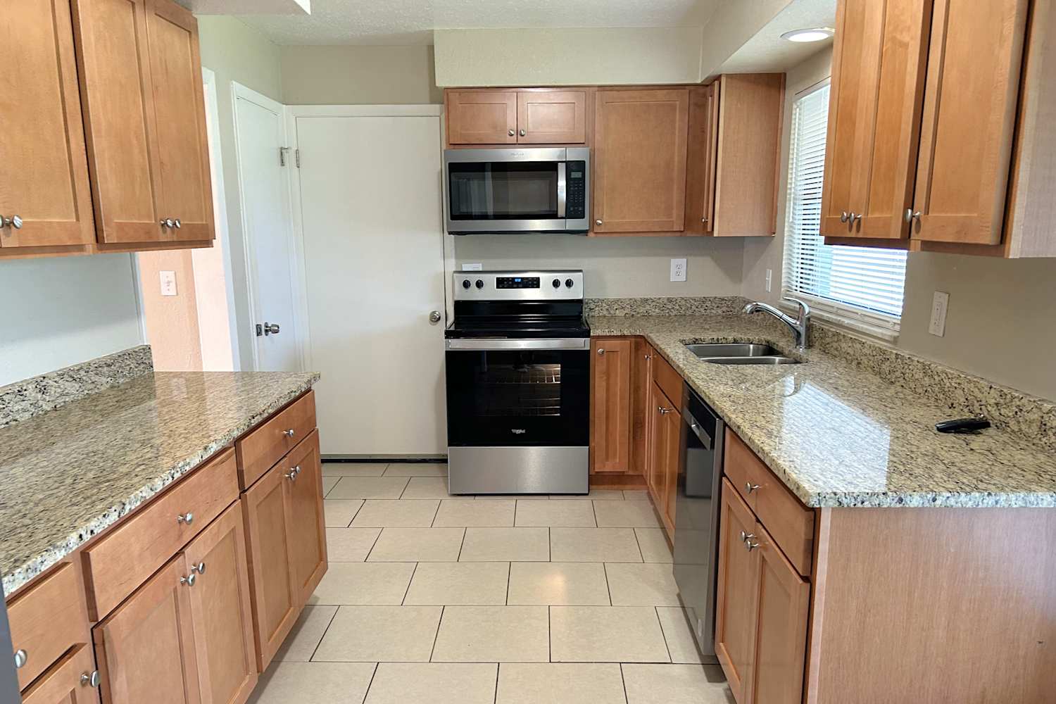 126 SW 48th Ter photo 4