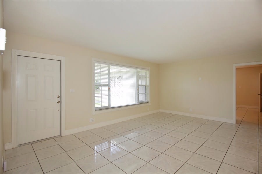 781 SW 64th Ter photo 3