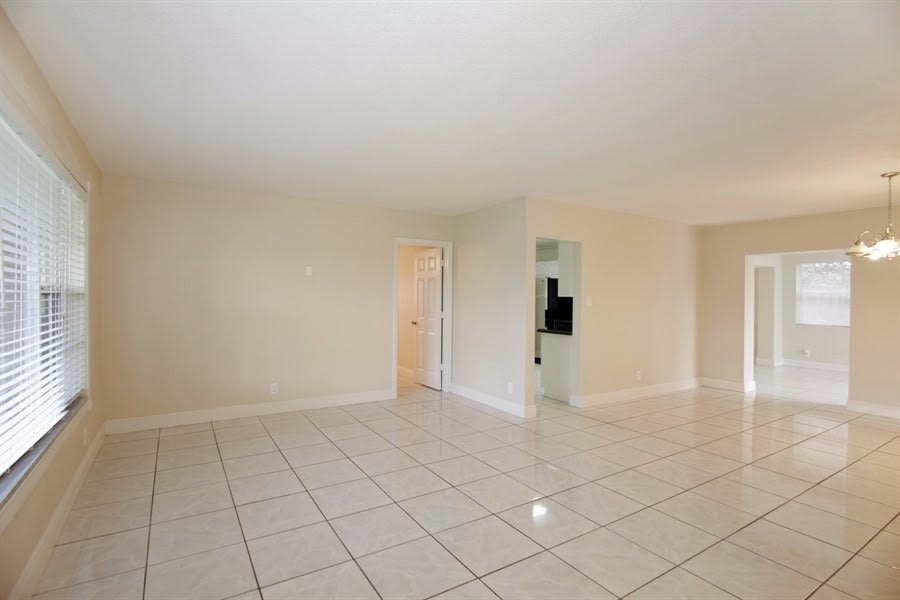 781 SW 64th Ter photo 4
