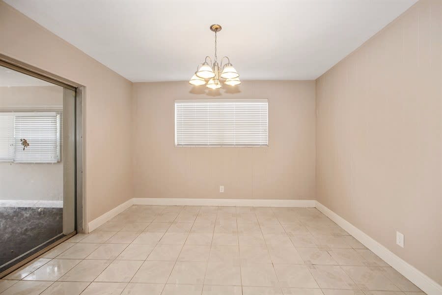 200 SW 65th Way photo 3