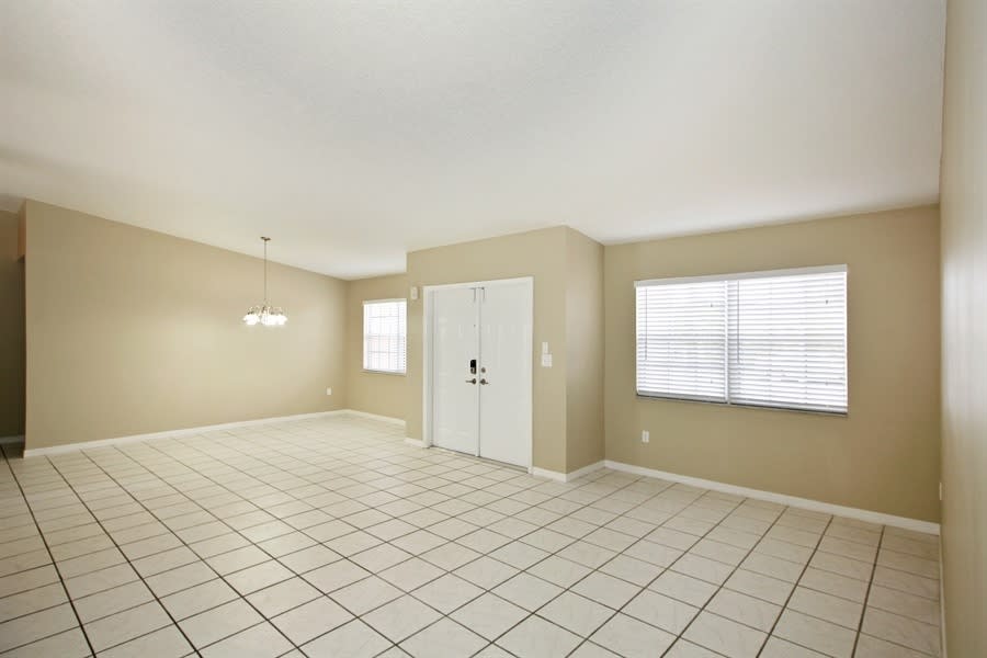 17111 SW 153rd Pl photo 3