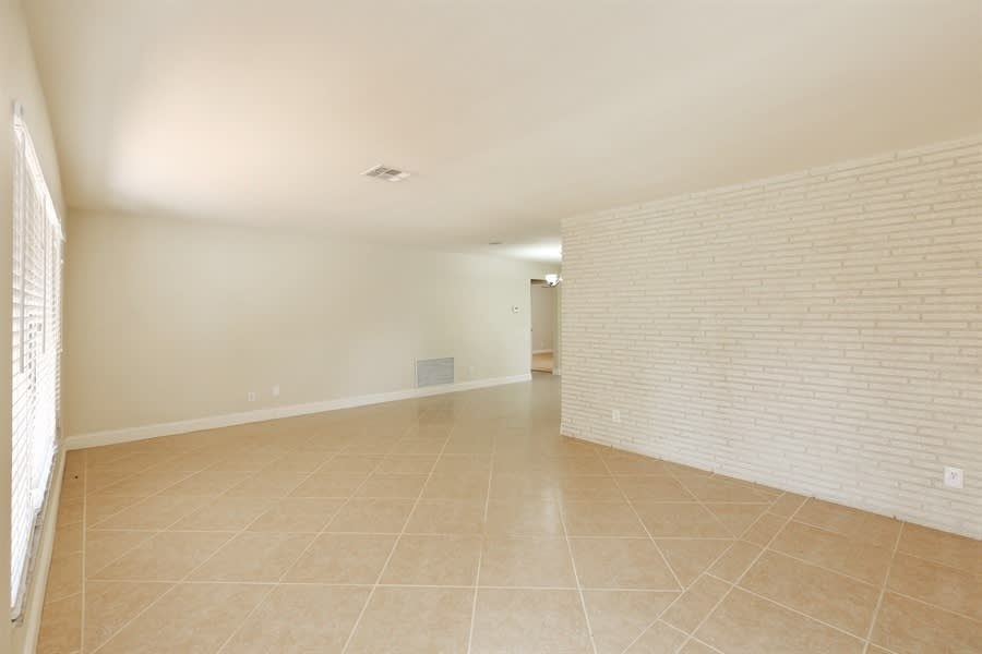 5521 Van Buren St photo 4