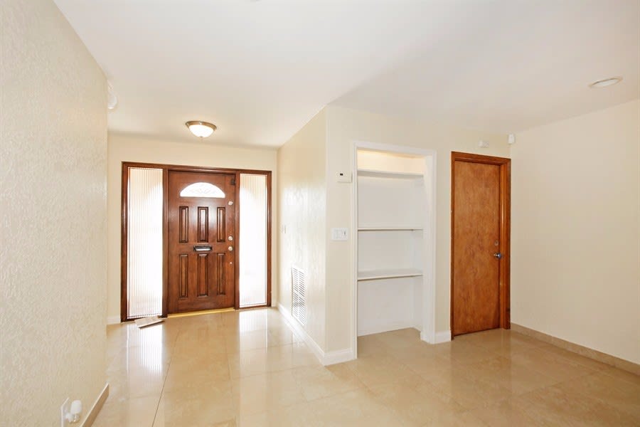 11151 NW 36th Ct photo 2