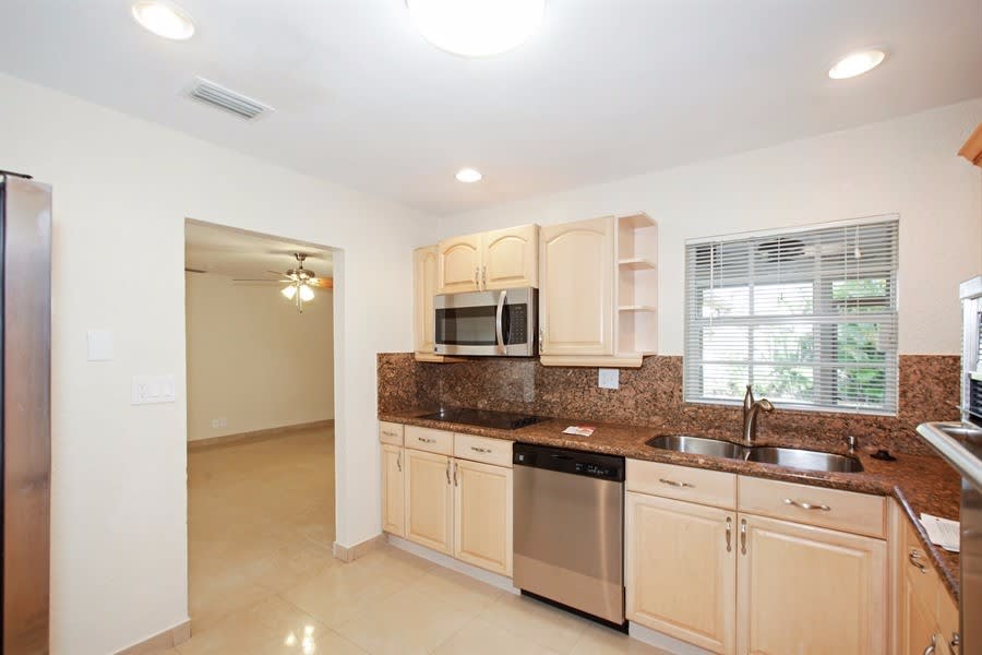 11151 NW 36th Ct photo 5