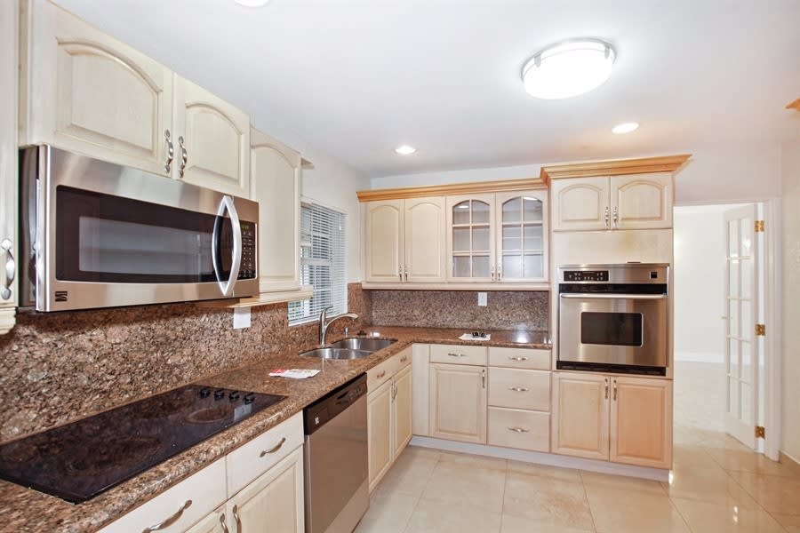 11151 NW 36th Ct photo 4