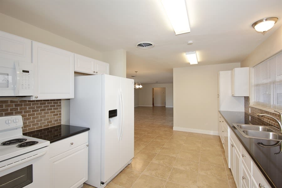2151 NW 30th Ter photo 4