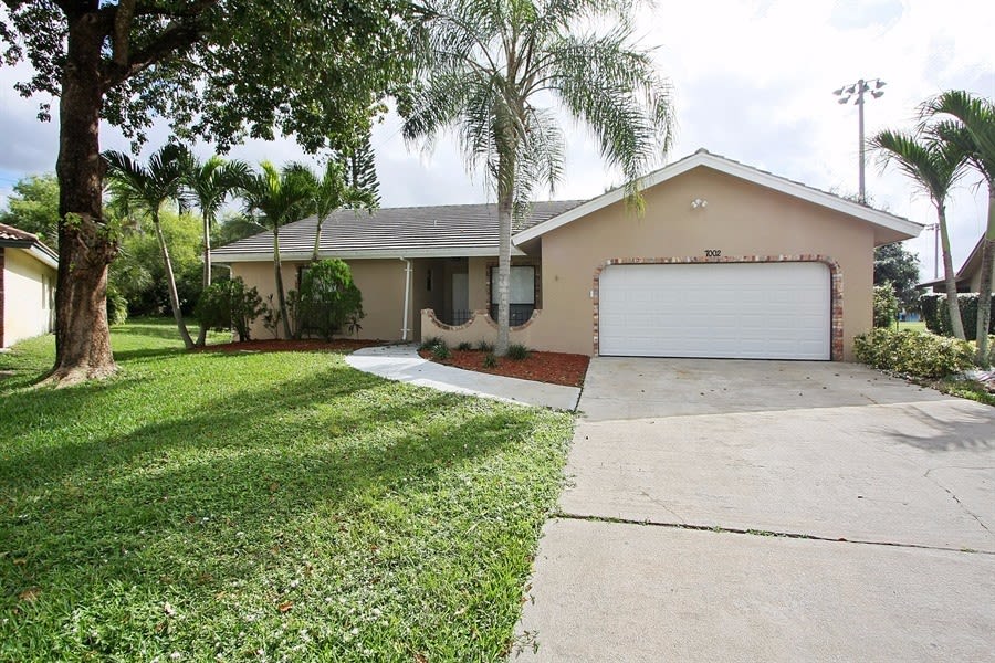 7002 NW 38th St photo 2