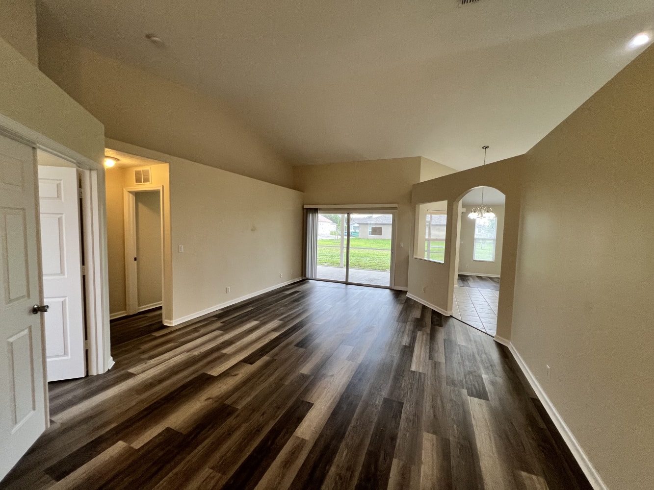 625 SW Jacoby Ave photo 3