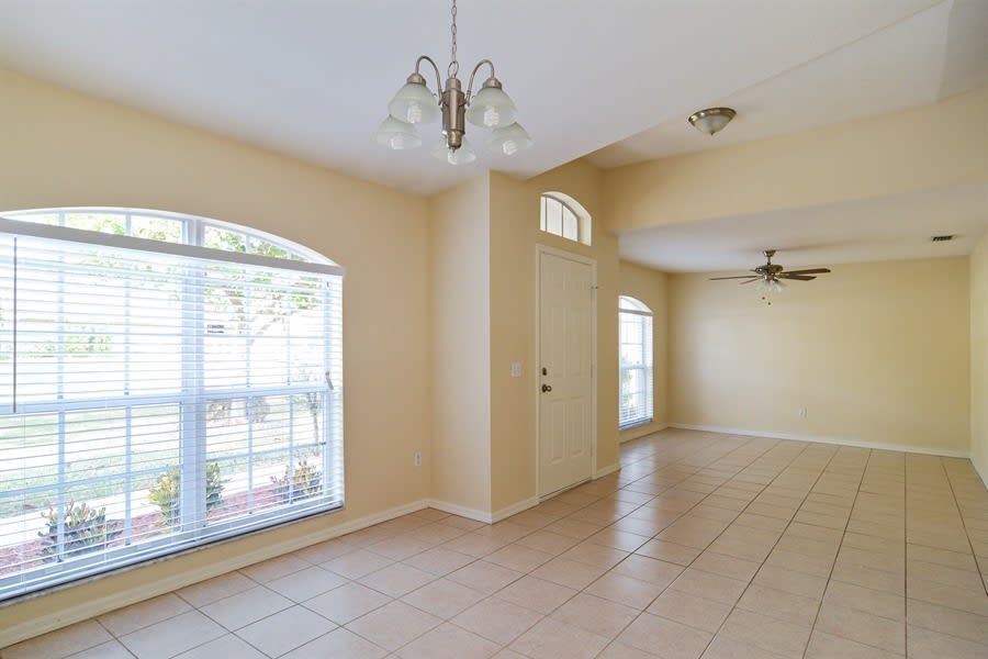 842 SE Damask Ave photo 2