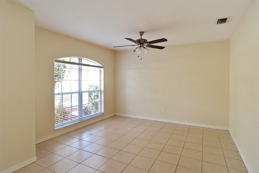 842 SE Damask Ave photo 3