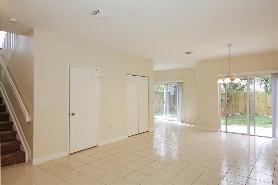 2538 NE 41st Ave photo 4