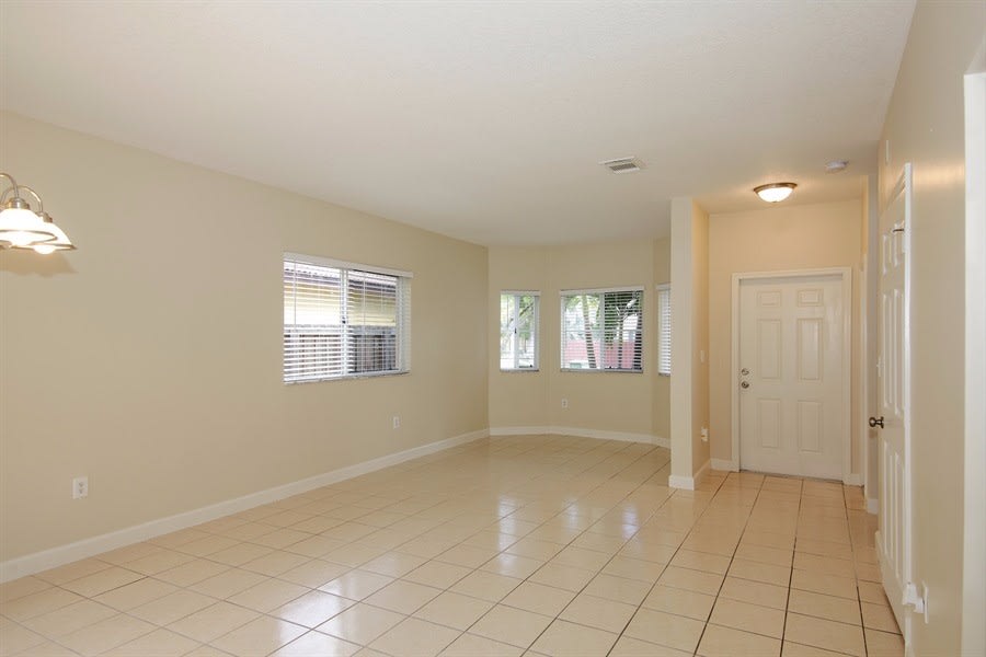 2538 NE 41st Ave photo 2