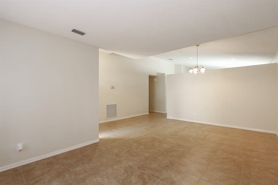 7661 Bristol Bay Ln photo 3