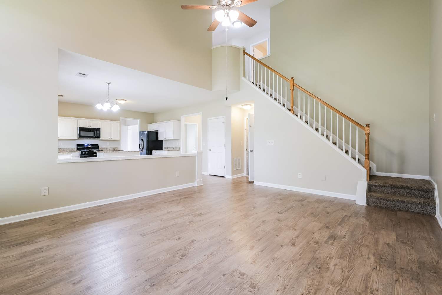 130 Lyndhurst Ct photo 5
