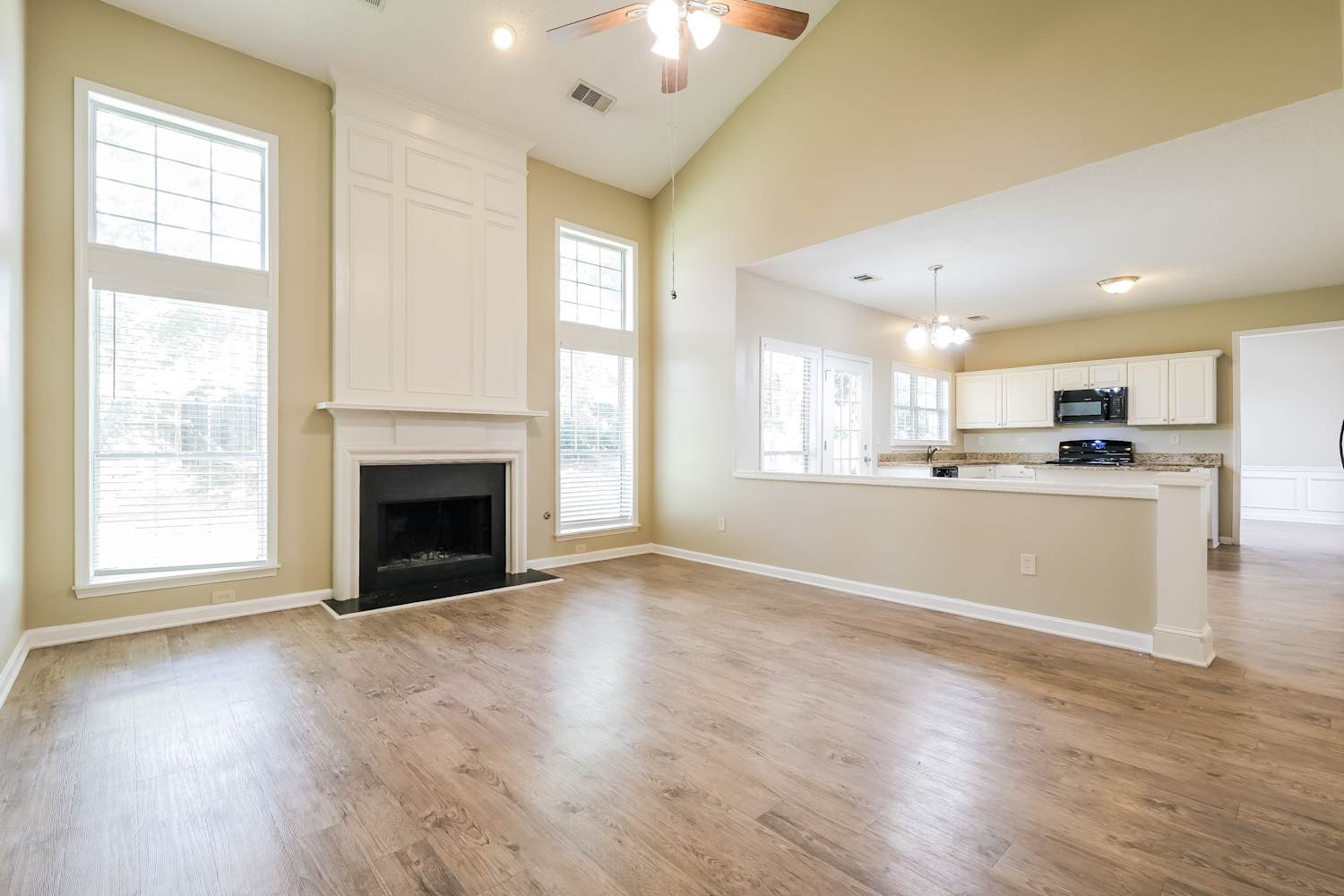 130 Lyndhurst Ct photo 4