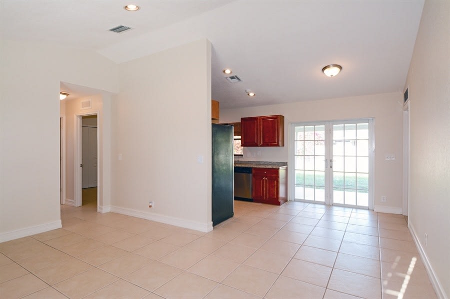 1371 Denlow Ln photo 4