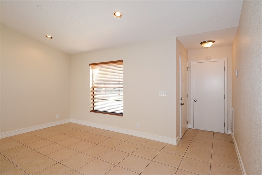 1371 Denlow Ln photo 2