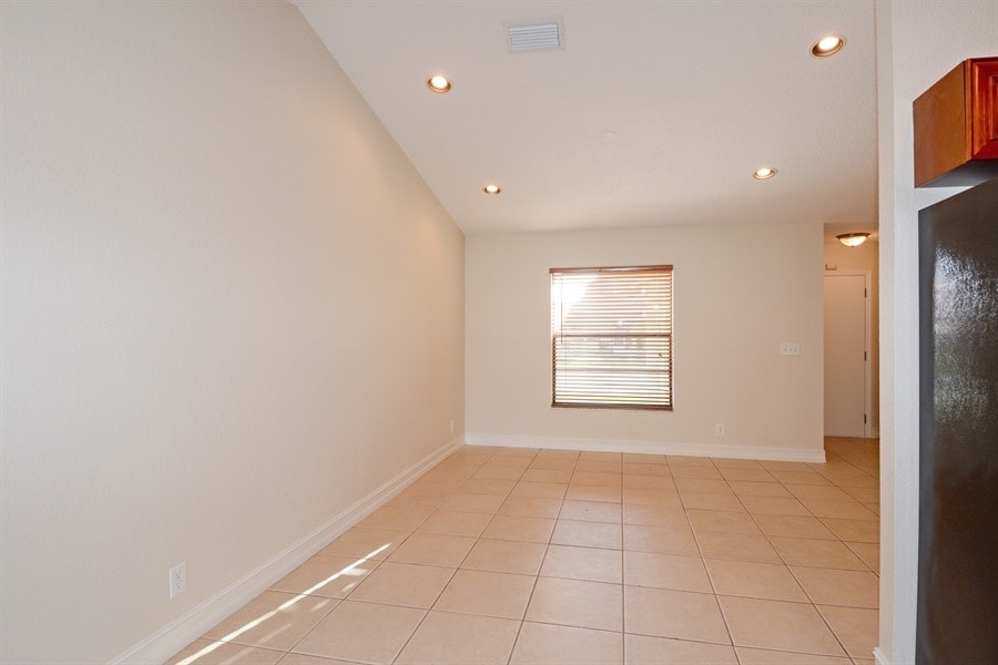 1371 Denlow Ln photo 5