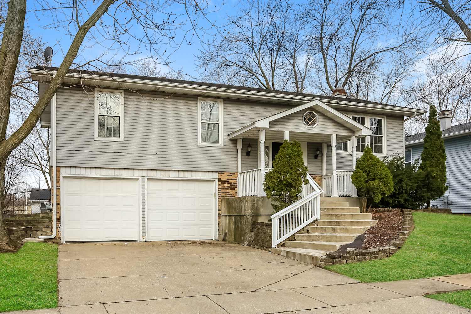 137 Mayfield Dr photo 2