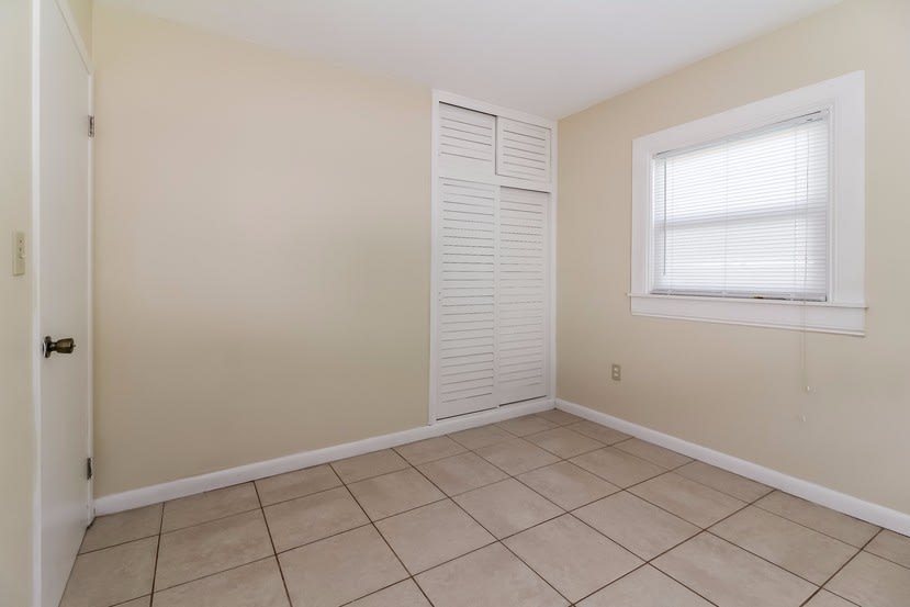 137 Riley Ave photo 5