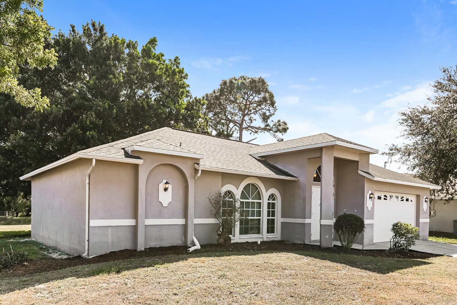 137 Zenith Cir photo 3