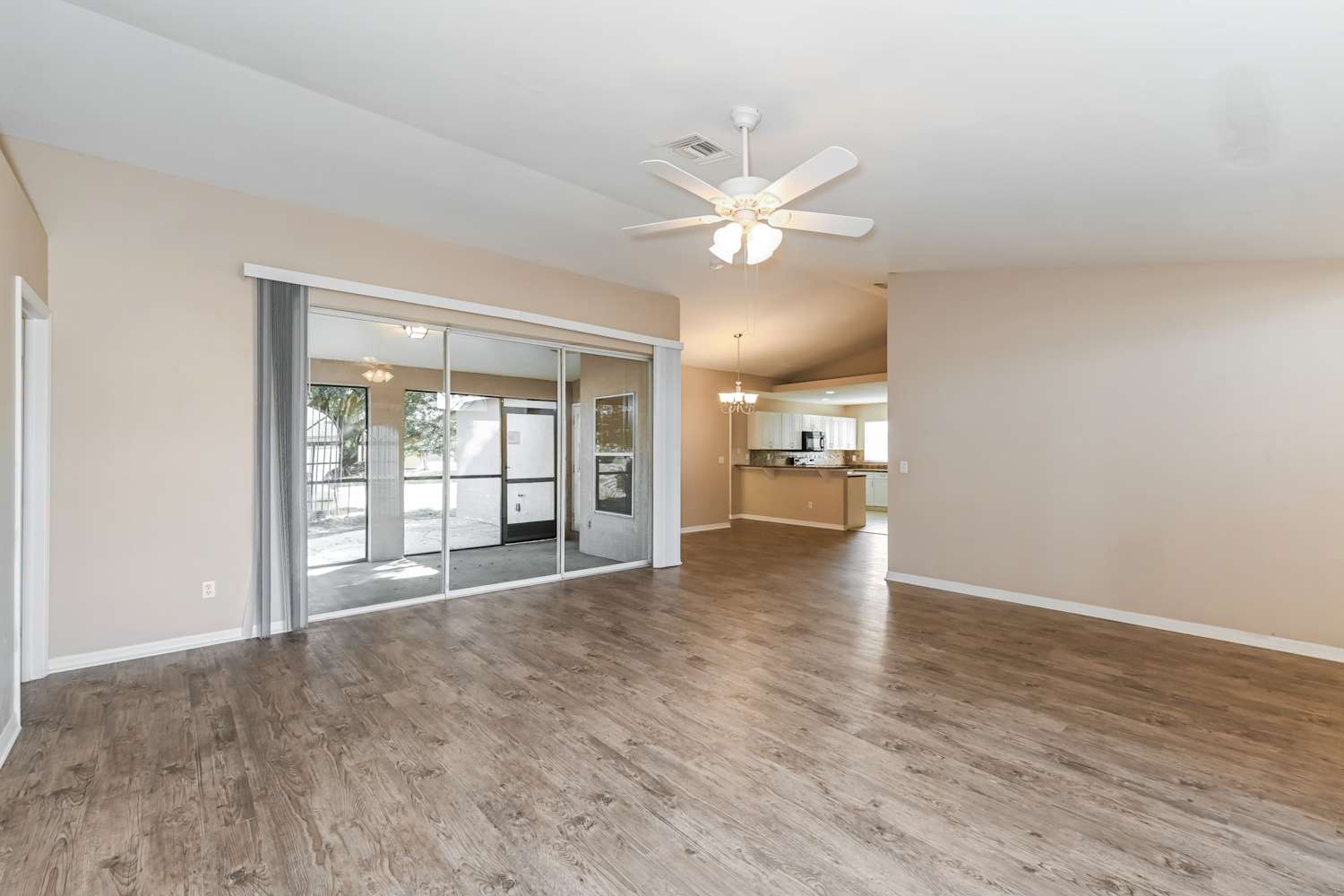 137 Zenith Cir photo 5