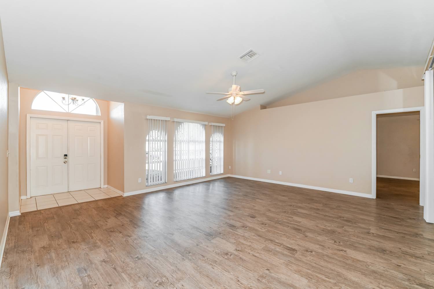 137 Zenith Cir photo 4