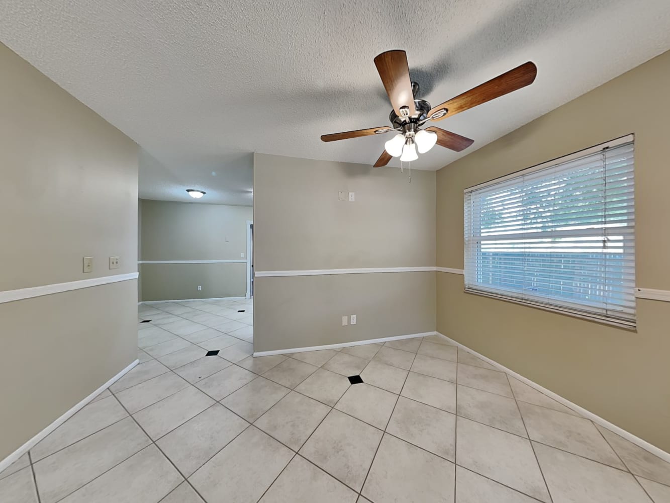 1380 Wildwood Ct photo 4