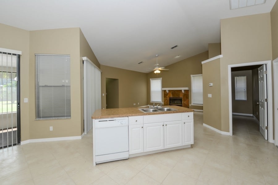 8546 Thrasher Ct photo 4
