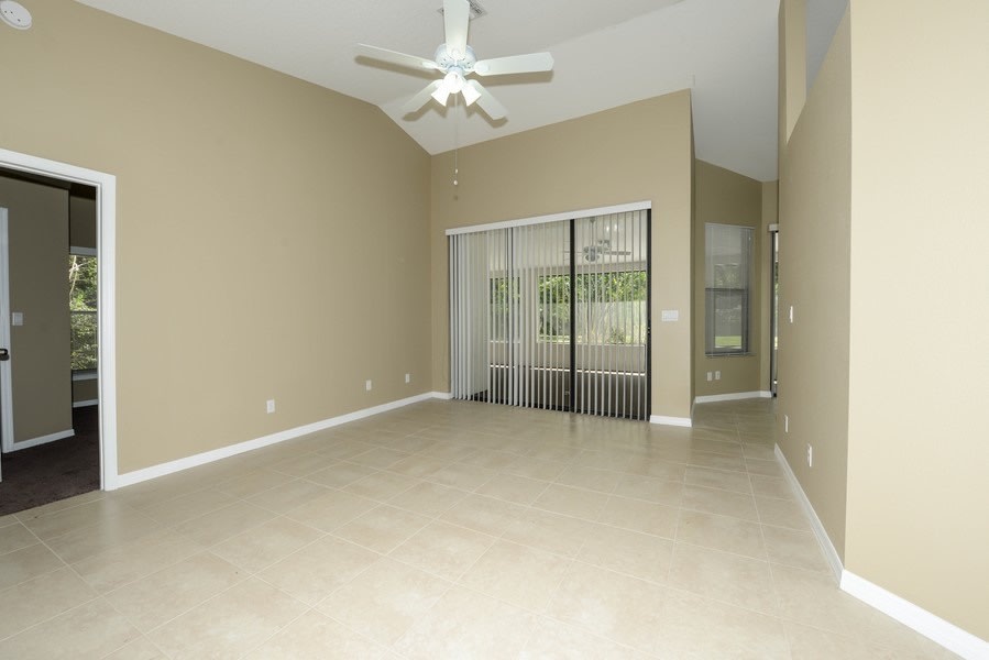 8546 Thrasher Ct photo 2
