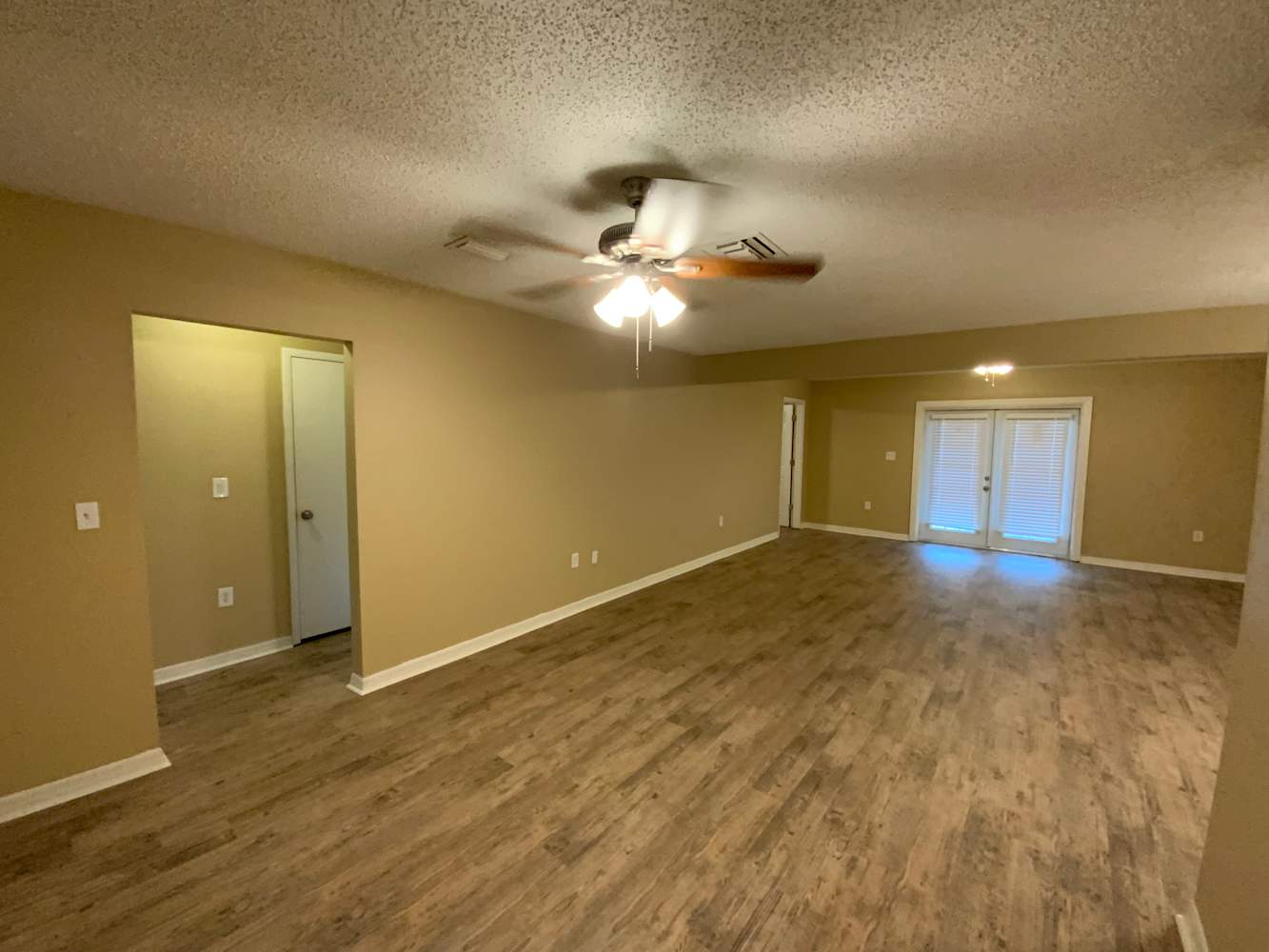 1752 E Groveleaf Ave photo 2